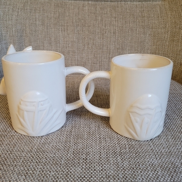 2 Bunny Rabbit Ceramic Mugs Antiqued Cream  Colour - Picture 9 of 9